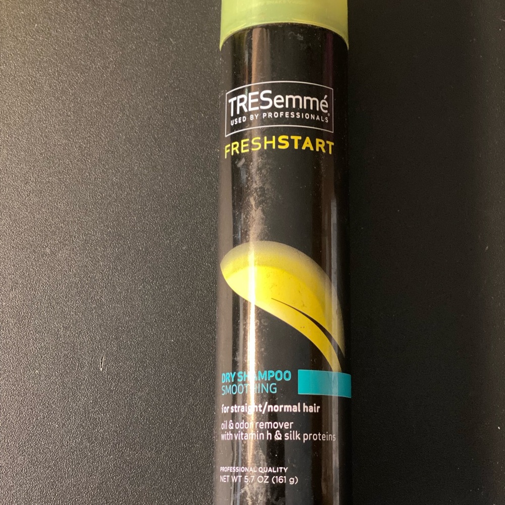 Black and Yellow Salon-Quality Dry Shampoo